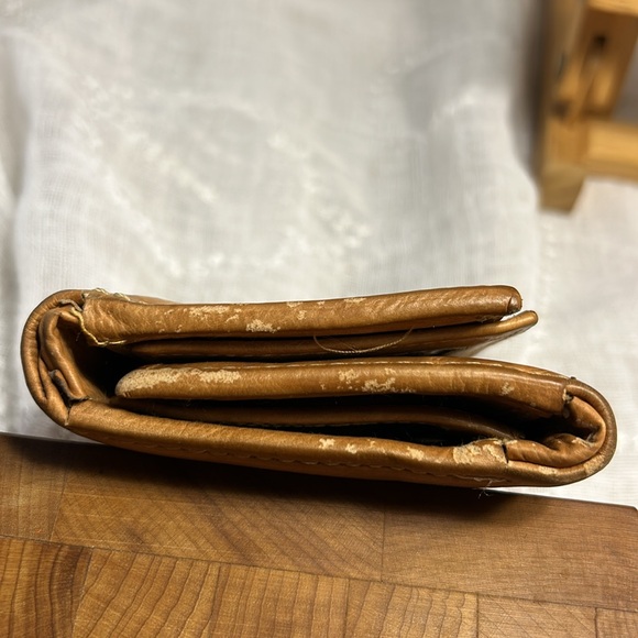 Handcrafted buttery soft glove leather trifold wallet - Picture 6 of 13